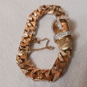 Elegant Gold Bracelet with Rhinestone Accents